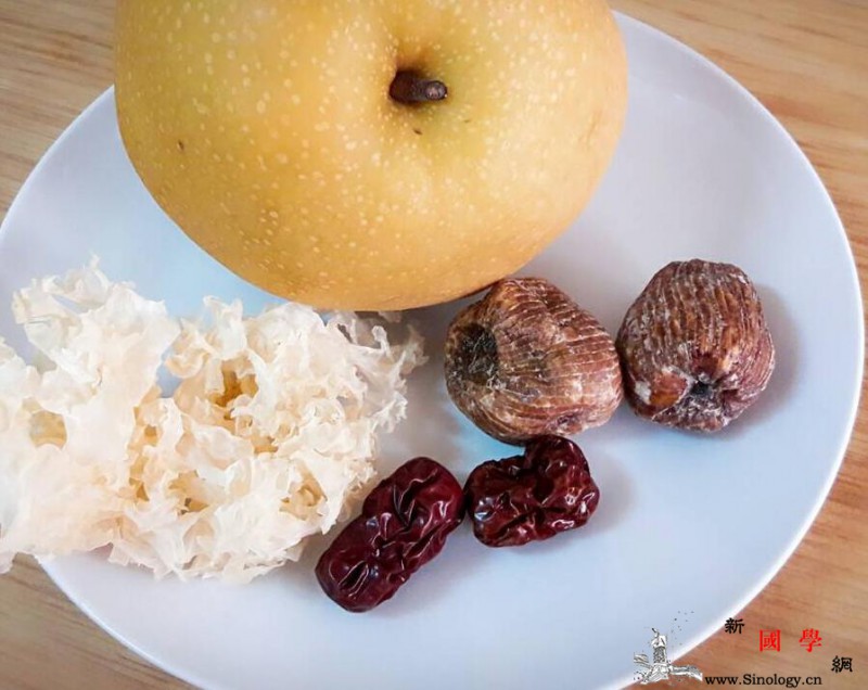 银耳蜜枣炖雪梨润肺养颜的冬季甜汤_电锅-蜜枣-雪梨-银耳-