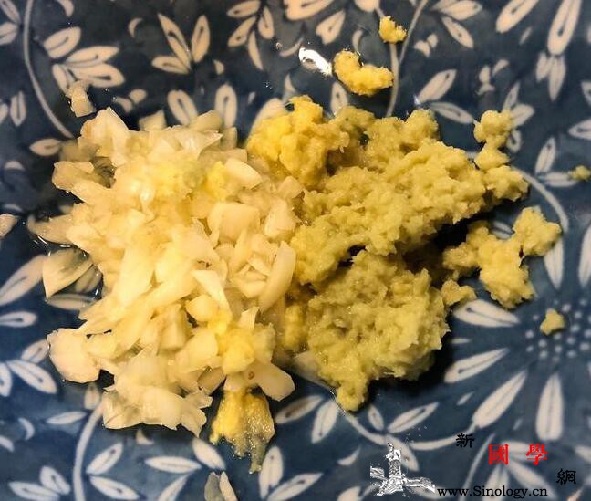 小黄瓜炒肉片清爽不油腻的夏日菜谱_姜末-猪肉-腌渍-头尾-