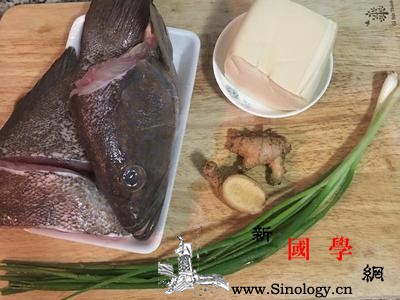 姜丝豆腐石斑鱼汤暖胃又暖身的养生鱼汤_姜丝-米酒-葱花-香油-
