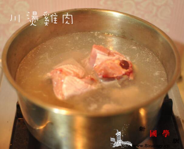 芥菜枸杞鸡汤鲜甜又营养的清爽鸡汤_芥菜-蒜头-锅盖-枸杞-