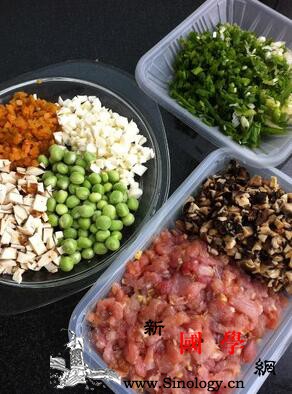 三鲜豆皮的做法大全金鼎奖官方认证超赞武汉传_至正-糯米-香干-肉丁-