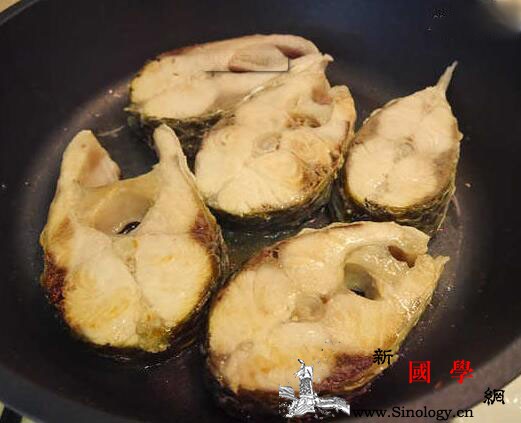 红烧乌鱼肉质鲜美的高蛋白鱼料理_乌鱼-酱料-米酒-酱汁-