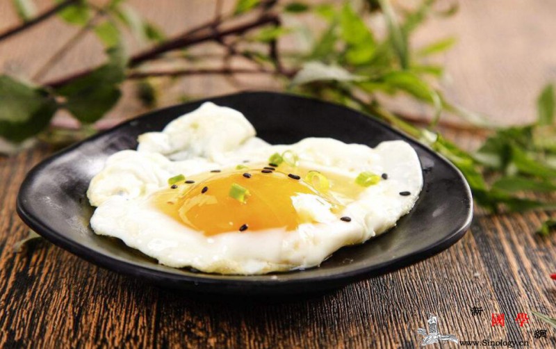 怎么煎溏心鸡蛋这么做保管有完美溏心蛋_玉米油-煎蛋-蛋黄-热油-