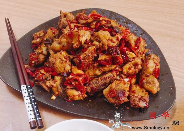 怎么炒鸡肉好吃又简单忘不了的鸡肉味道_豆瓣酱-倒入-鸡肉-胡萝卜-