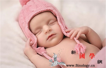 新生儿黑白颠倒白天吃了就睡弄不醒怎么办_吃了-颠倒-吃奶-黑白-