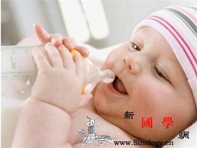 新生儿喂奶后打嗝是怎么回事_受凉-打嗝-喂奶-奶瓶-