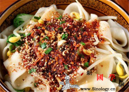 油泼面怎么做好吃_擀面杖-条状-面团-怎么做-