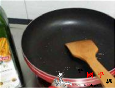 平底锅牛轧糖的做法_压平-橄榄油-适量-搅拌-