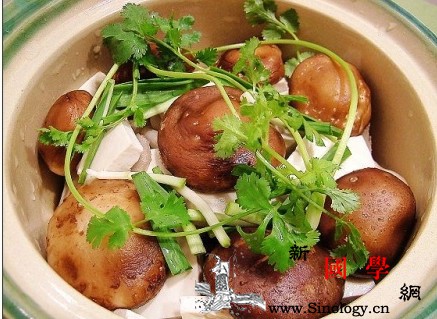推荐孕期调养食谱：鲜蘑豆腐汤_青蒜-海米-调养-孕期-