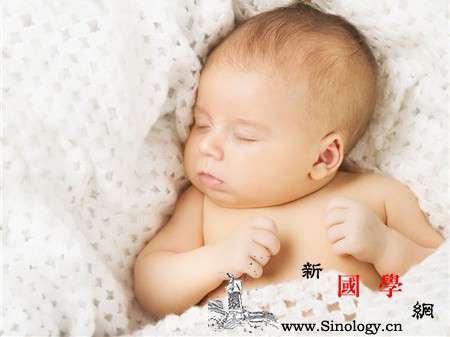新生儿睡觉可以开灯吗_侧卧-开灯-会使-睡眠-