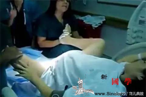 丈母娘一心只要媳妇顺产疼了三天三夜生下孩子_生下-丈母娘-媳妇-女儿-