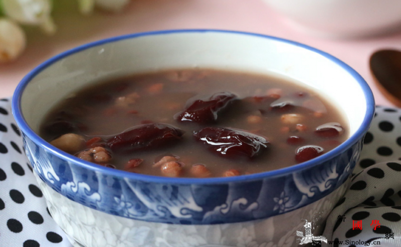 赤豆和什么煮汤好温暖养生口感极佳的家常汤_赤豆-薏米-冰糖-红枣-