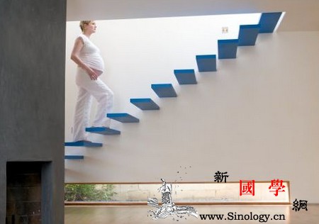 孕妇爬楼梯有助于顺产？爬楼梯对顺产有帮助吗？_顺产-胎动-脐带-孕妇-