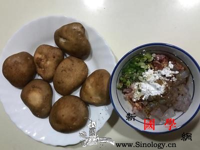 香菇酿肉的家常做法无油烟的健康料理_胡椒粉-虾仁-香菇-电锅-