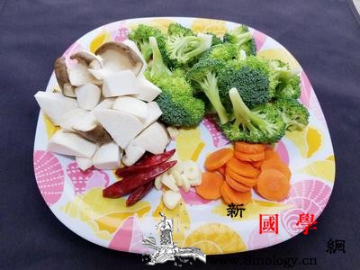 杏鲍菇西兰花的做法营养满分的素食餐_蒜头-红萝卜-鸡精-西兰花-