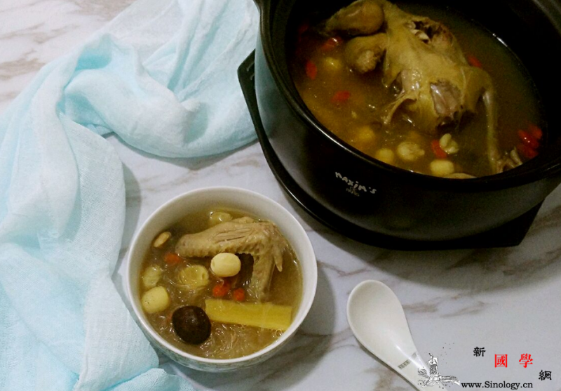 乳鸽和什么煲汤好滋补必选的营养美味汤_乳鸽-生姜-红枣-煲汤-