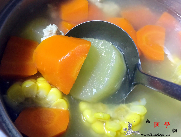 雪莲果与什么煲汤最好清甜滋润的开胃营养汤_桂圆-红枣-玉米-煲汤-