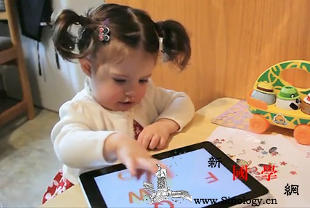 美国儿科协会：孩子接触电子产品新准则_电子产品-屏幕-接触-孩子-
