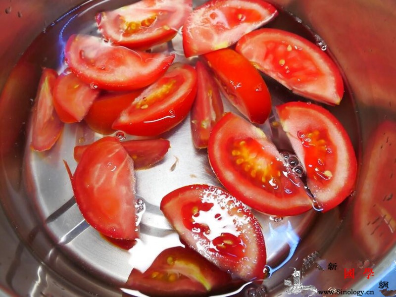 黄花菜番茄蛋汤补血安神的简易养生汤_盐巴-黄花菜-姜片-番茄-
