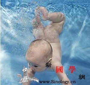 宝宝游泳时间多久有益健康_运动量-水中-游泳-宝宝-