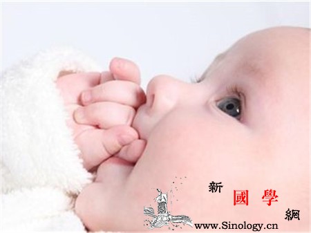 宝宝吃手是必经阶段别强烈制止_长牙-必经-婴儿-手指-