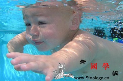 宝宝游泳的好处及注意事项_最好的-呼气-吐气-婴幼儿-