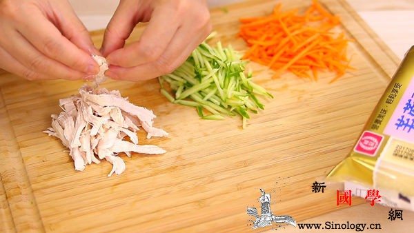 田园豆腐沙拉清爽低脂的减肥餐_胡萝卜-豆腐-芙蓉-酱汁-