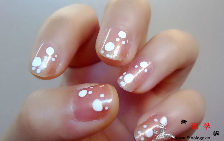 从孕妇指甲来看孕期疾病_白点-还会-上有-指甲油-