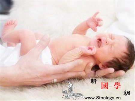 新生儿第一个月长多少厘米_维生素-测量-睡眠-身高-