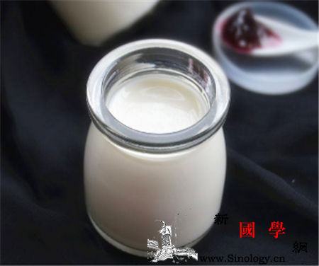 自制酸奶如何做_将其-倒入-酸奶-饼干-