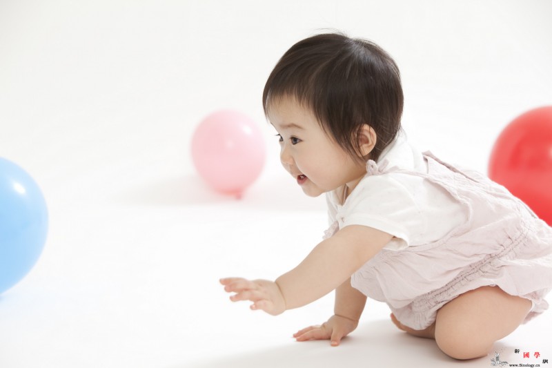 宝宝的五种爬行姿势_蠕动-爬行-五种-腹部-