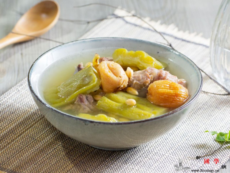 苦瓜和什么炖汤降火搭乘夏季的“烈车”来一碗_蛤蜊-烧开-黄豆-苦瓜-