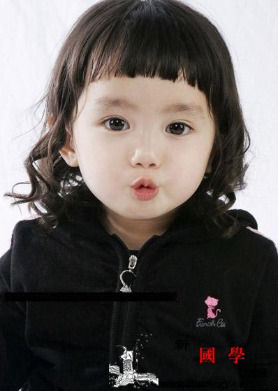 读懂0-1岁宝宝的两个习惯_几个-抱着-月子-育儿-