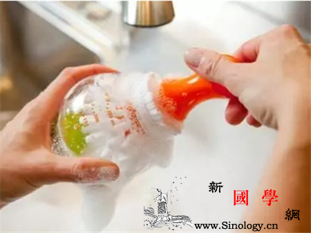 奶瓶每次用完都要洗吗正确的清洗方式应这样打_奶瓶-用完-清洗-清洁-