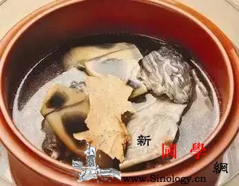 乌龟和什么炖汤最好_土茯苓-黄芪-胡椒粉-生姜-