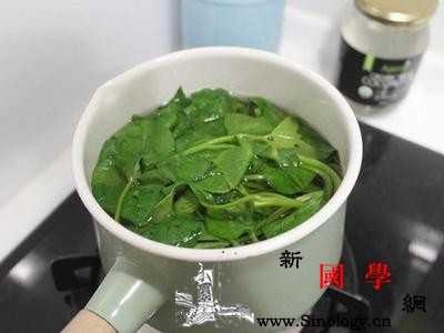 宝宝辅食地瓜叶泥的做法_滚水-主料-绿油油-除掉- ()