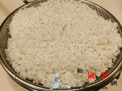 大米芋头粥的家常做法_白米-虾仁-芋头-芹菜-