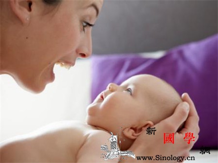 新生儿打嗝的时候能喂奶吗要如何预防新生儿打_受寒-奶水-打嗝-喂奶-