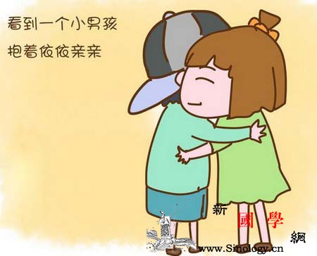 幼儿园接孩子晚到一会却发生这样的事情！_玩耍-举动-家长-孩子-