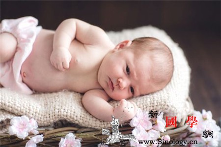 母乳喂养怎么判断宝宝是否吃饱？_吸吮-吃完-吃饱-吃奶-