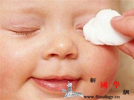 如何给新生儿洗脸看这篇就够了_耳垢-纱布-擦拭-洗脸-