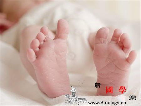 新生儿小便次数多少正常怎样通过尿液判断宝宝_排尿-尿液-尿布-次数-