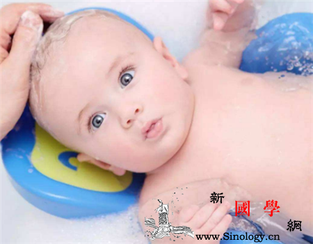新生儿拉肚子可以洗澡吗腹泻期间洗澡要注意水_拉肚子-水温-娇嫩-腹泻-