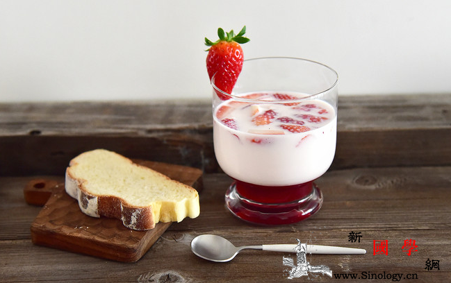 草莓可以做什么甜品一吃定情的草莓甜品做法_淘米-冰糖-甜品-草莓-
