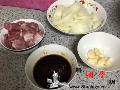 洋葱炒肉片的家常做法初学者也能快速上手的快_洋葱-调味料-猪肉-快手-