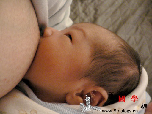 母乳宝宝易肚子饿?多数妈咪睡眠不足_母乳-哺乳-消化-容量-
