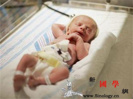 早产儿体温多少算正常出院后怎么护理_早产儿-维生素-呼吸-出院-