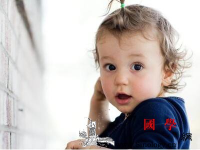 儿童秋季过敏性鼻炎怎么预防_鼻翼-鼻腔-鼻孔-冷水-