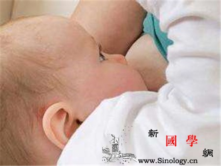 新生儿吃母乳一天拉几次正常几次不正常？_排便-几次-母乳-喂养-