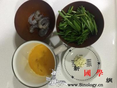 韭菜虾仁炒鸡蛋的做法营养均衡的健康餐_蒜头-虾仁-韭菜-盐巴-